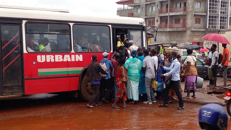 Focus/Transport urbain: le bus au tarif du taxi sur l&rsquo;autoroute Fidel Castro