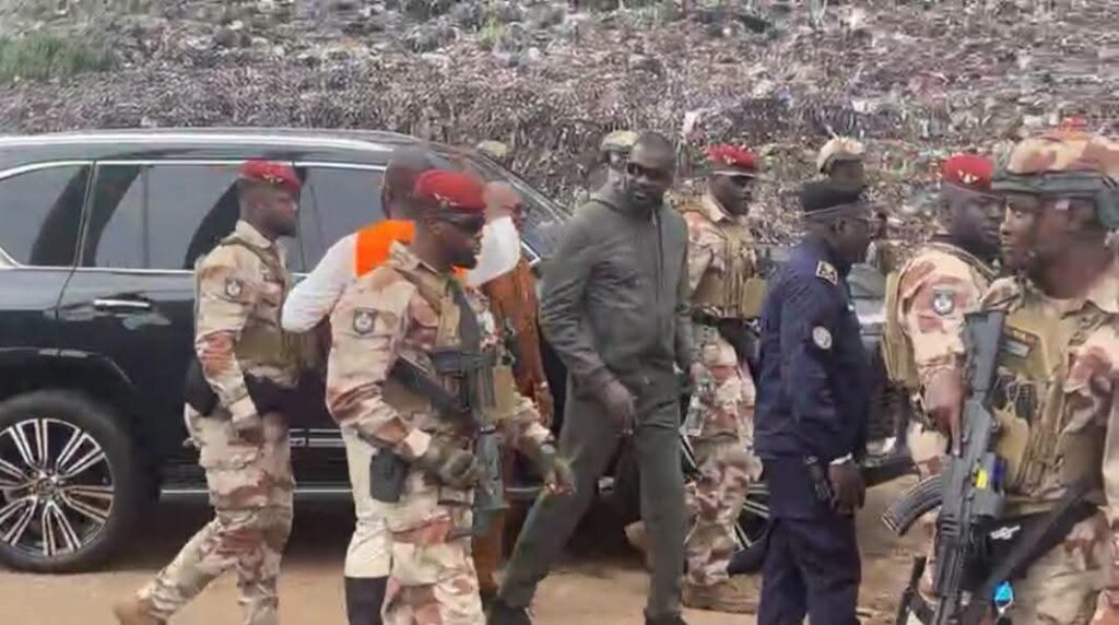 Dar-es-Salam: le President Mamadi Doumbouya sur le site du sinistre